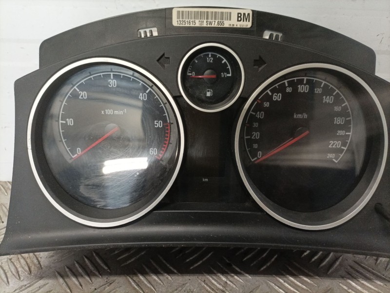 Recambio de cuadro instrumentos para opel zafira b referencia OEM IAM 13251615  