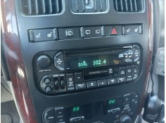 Recambio de sistema audio / radio cd para chrysler voyager (rg) referencia OEM IAM P05064385AE   2