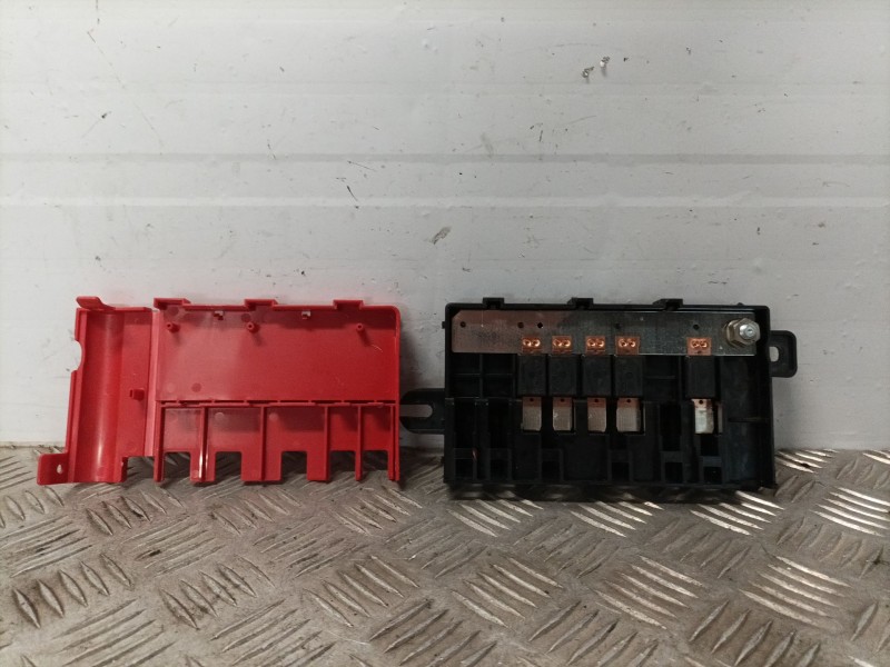Recambio de caja reles / fusibles para bmw 1 (f20) 116 d referencia OEM IAM 922775205  