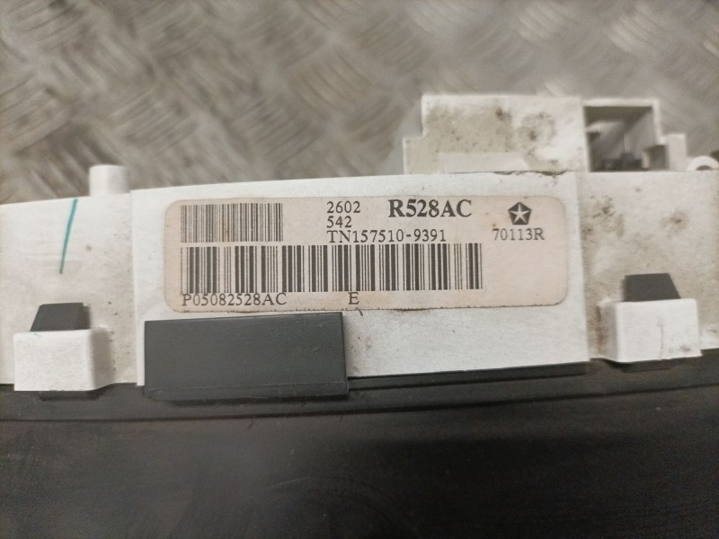 Recambio de cuadro instrumentos para chrysler voyager (rg) referencia OEM IAM R528AC P05082528AC 