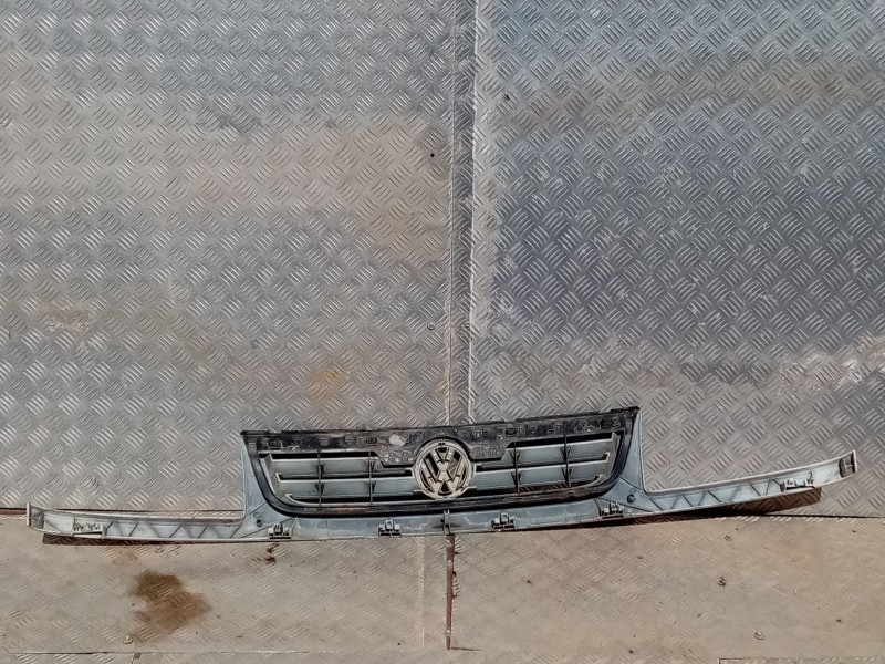 Recambio de rejilla delantera para volkswagen vento (1h2) referencia OEM IAM   