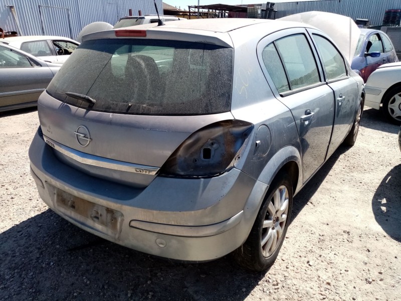 opel astra h berlina del año 2004