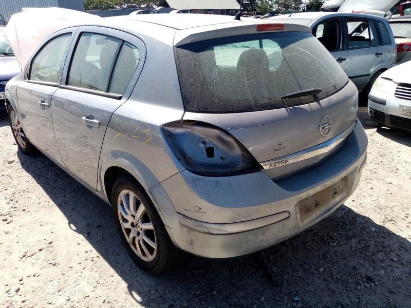 opel astra h berlina del año 2004