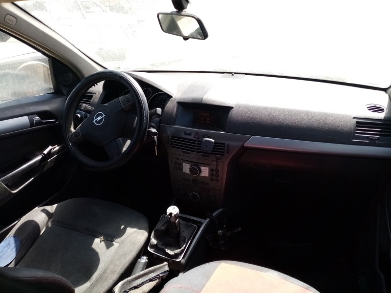 opel astra h berlina del año 2004
