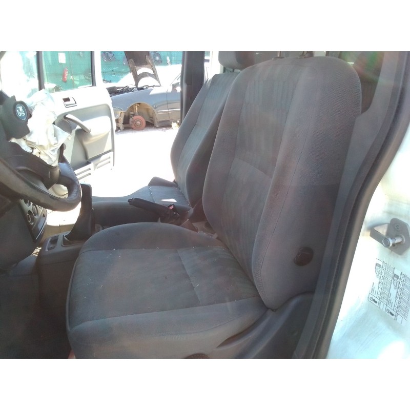 ford transit connect 1.8 tdci 75c base 210 s kombi del año 2002