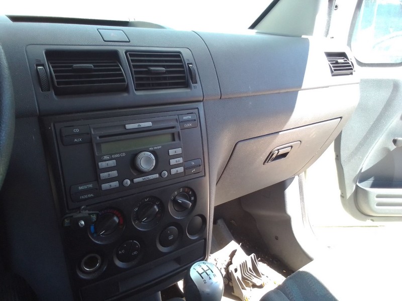 ford transit connect 1.8 tdci 75c base 210 s kombi del año 2002