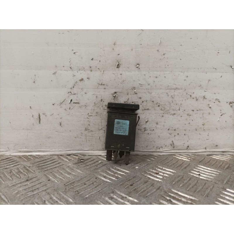 Recambio de warning para volkswagen passat berlina (3b3) comfortline referencia OEM IAM 3B0953235D  