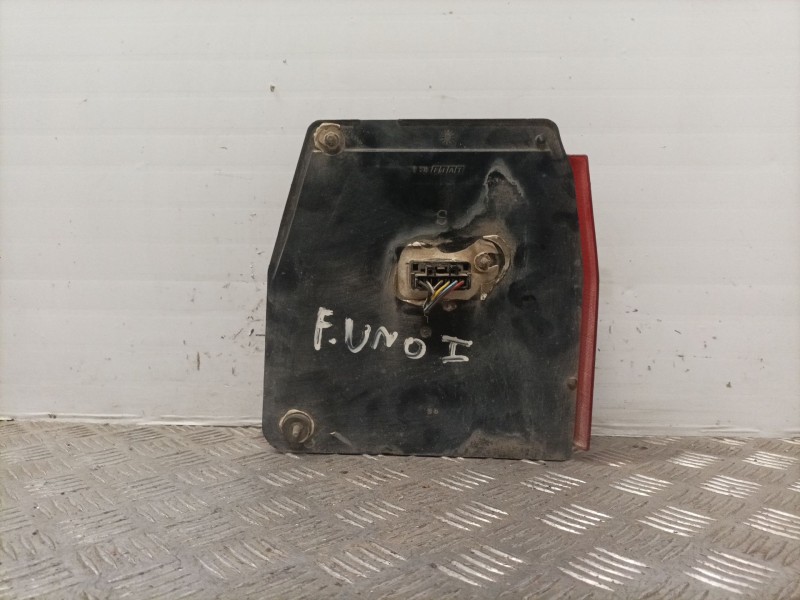 Recambio de piloto trasero izquierdo para fiat uno (146) referencia OEM IAM    Recambio de piloto trasero izquierdo para fiat uno (146) referencia OEM IAM