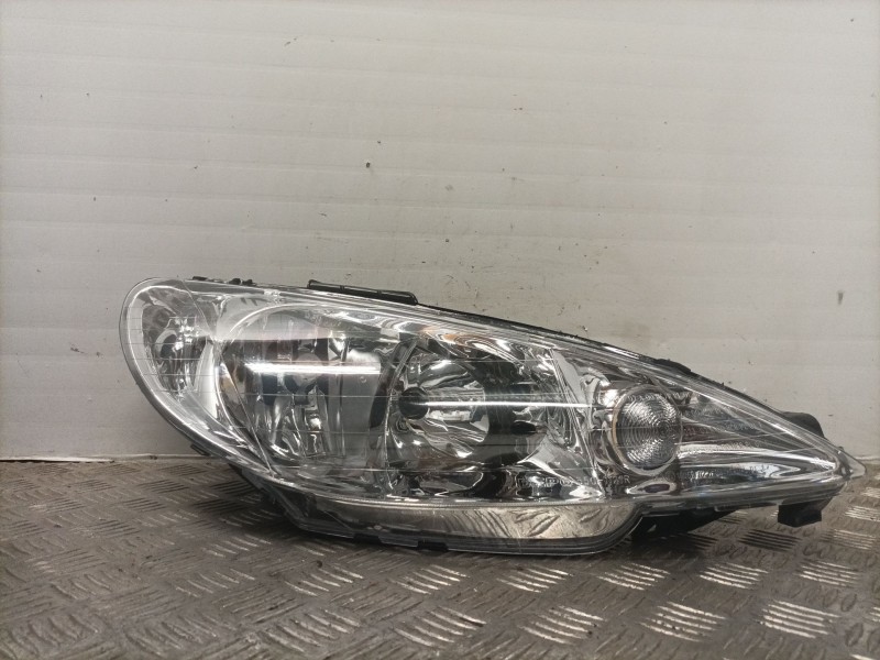 Recambio de faro derecho para peugeot 206 xt 2.0 hdi referencia OEM IAM 11544004  