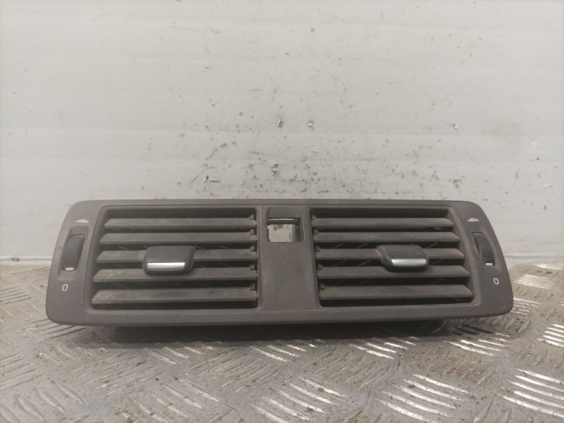 Recambio de rejilla aireadora para volvo volvo mw75 1997cm3 100 kw volvo mw75 referencia OEM IAM   