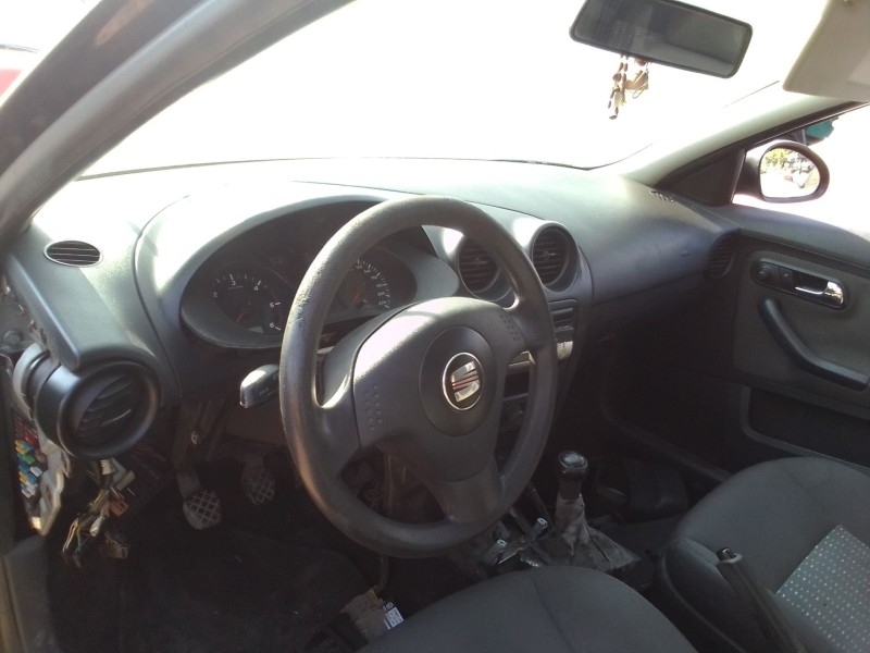 seat ibiza (6l1) del año 2002