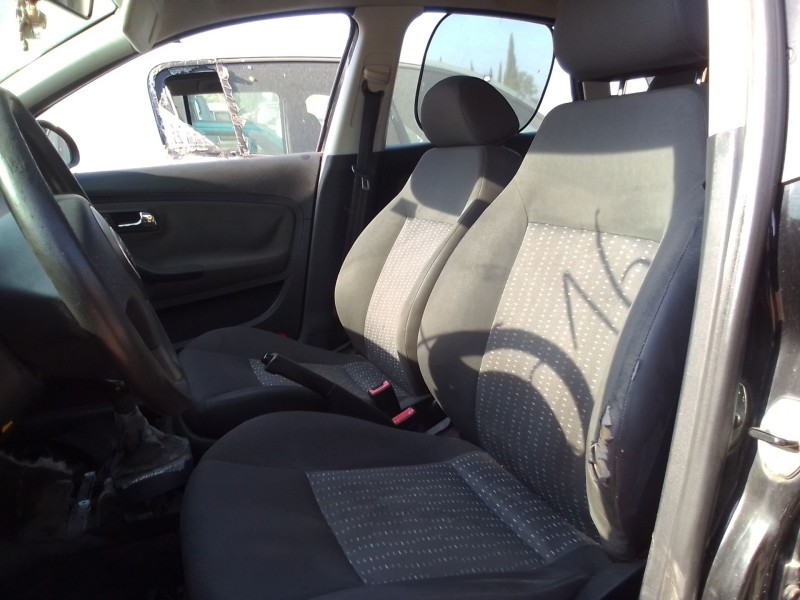 seat ibiza (6l1) del año 2002