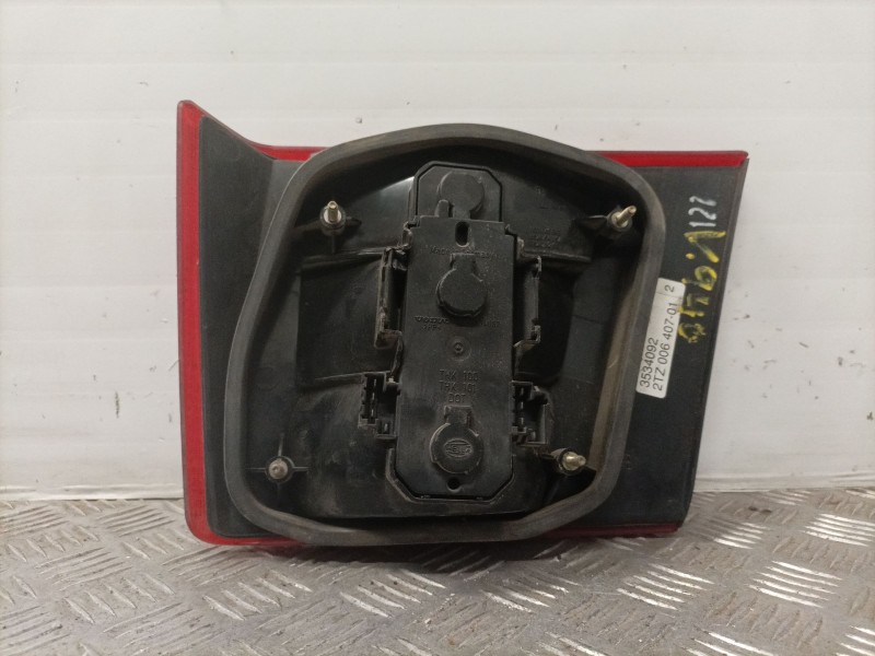 Recambio de piloto trasero izquierdo para volvo serie 940 berlina/familiar referencia OEM IAM    Recambio de piloto trasero izquierdo para volvo serie 940 berlina/familiar referencia OEM IAM