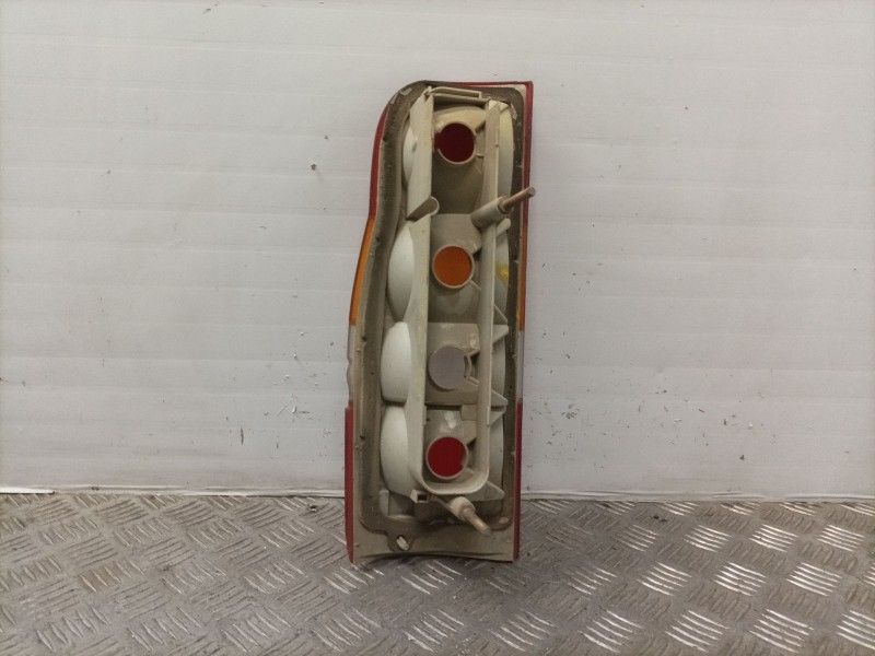 Recambio de piloto trasero derecho para ford transit bus 1995 referencia OEM IAM   