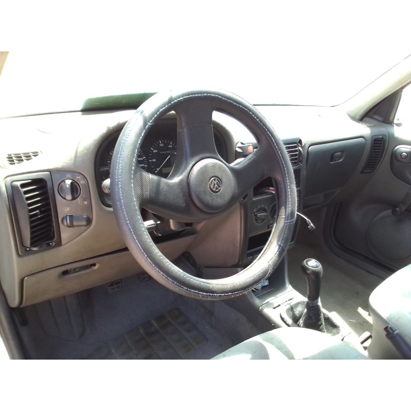 volkswagen polo berlina (6n1) del año 1994