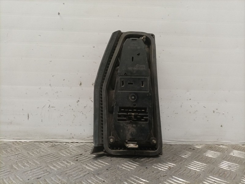 Recambio de piloto trasero derecho para volkswagen polo (801/803) referencia OEM IAM 867945257A  