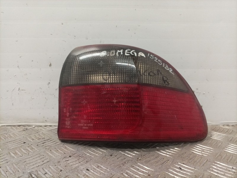 Recambio de piloto trasero derecho para opel omega b referencia OEM IAM   