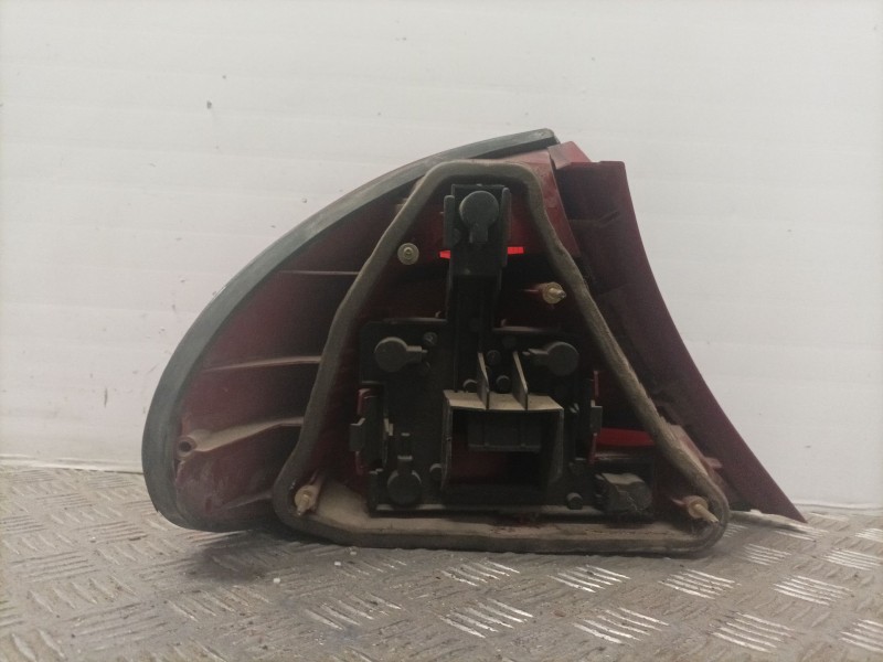 Recambio de piloto trasero derecho para ford mondeo berlina (gd) referencia OEM IAM    Recambio de piloto trasero derecho para ford mondeo berlina (gd) referencia OEM IAM