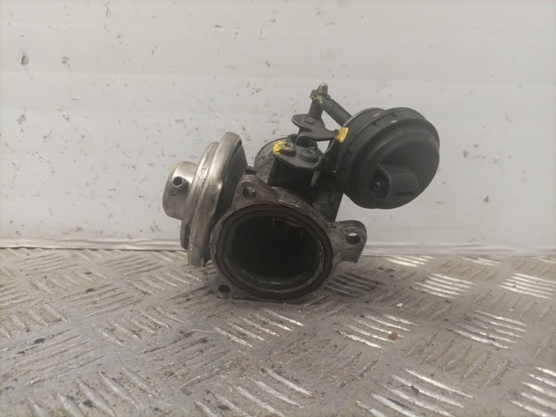 Recambio de valvula egr para seat leon 1.9 tdi signo 66 kw referencia OEM IAM 038129637B  