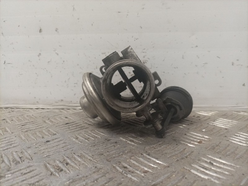 Recambio de valvula egr para seat leon 1.9 tdi signo 66 kw referencia OEM IAM 038129637B  