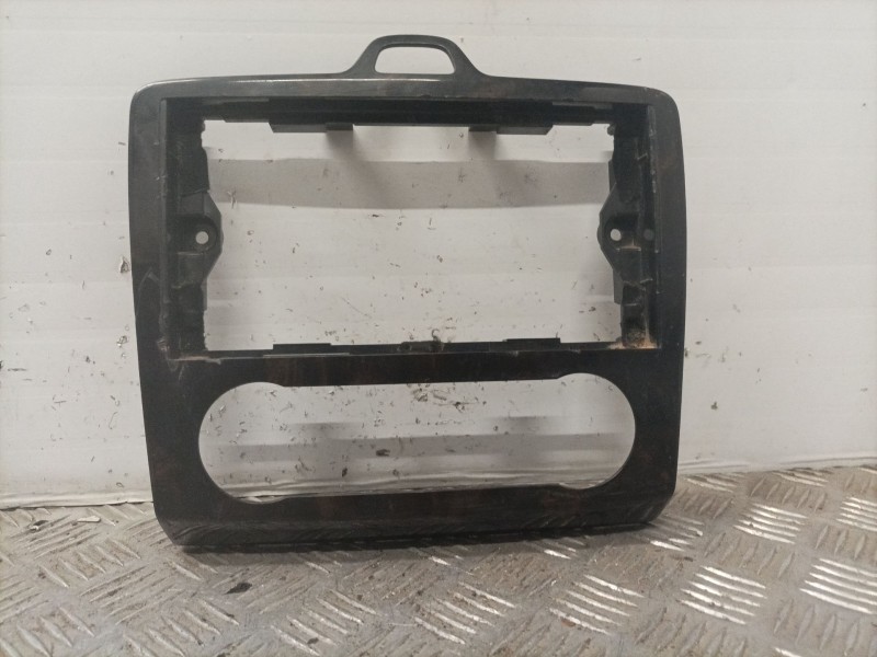 Recambio de embellecedor para ford focus berlina (cap) ghia referencia OEM IAM 4M5118522  