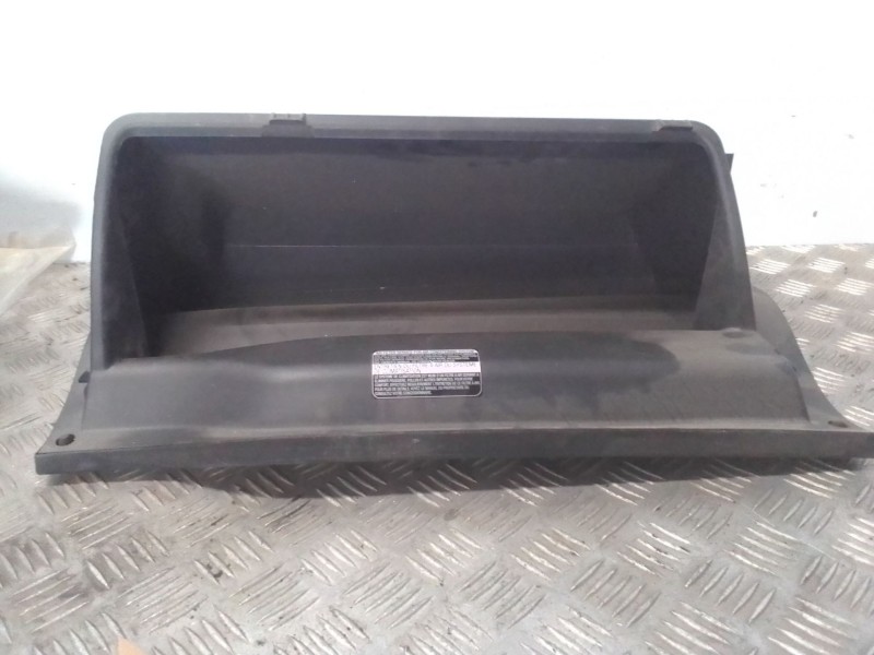 Recambio de guantera para toyota auris referencia OEM IAM 5555202130  