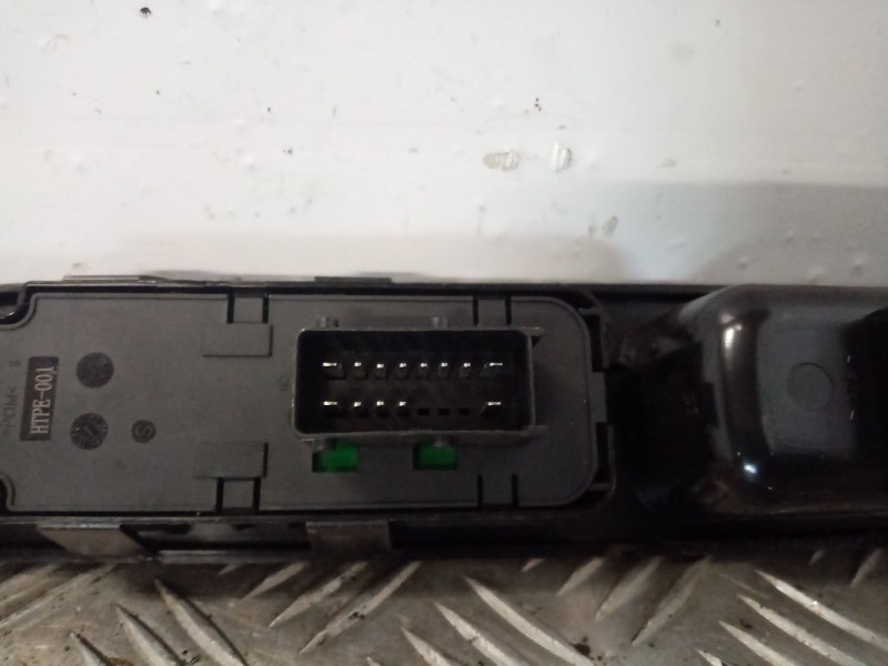 Recambio de maneta elevalunas delantera izquierda para peugeot 207 sw referencia OEM IAM   