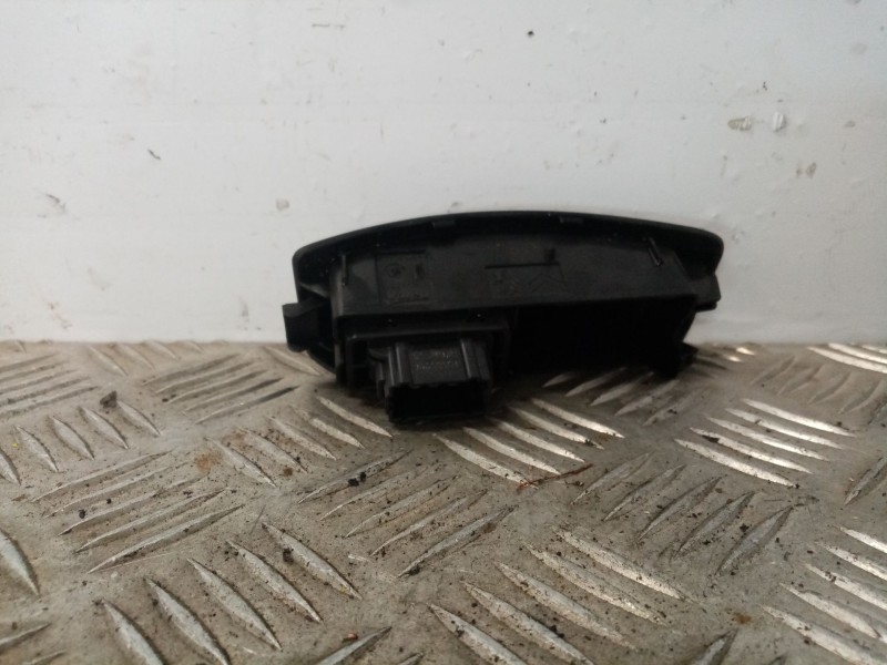 Recambio de interruptor para peugeot 207 sw referencia OEM IAM E30250  