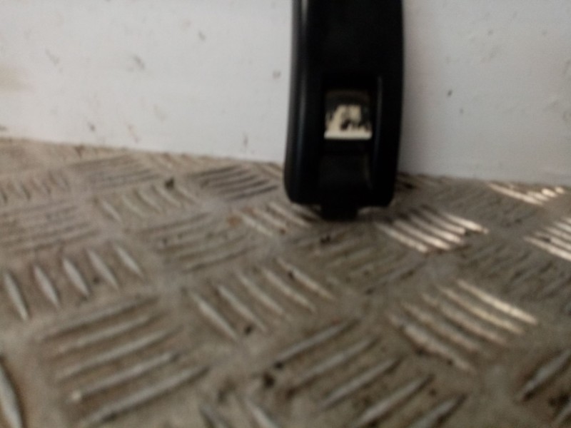 Recambio de interruptor para peugeot 207 sw referencia OEM IAM E30250  