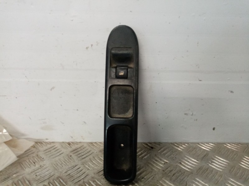 Recambio de maneta elevalunas delantera derecha para peugeot 207 sw referencia OEM IAM   