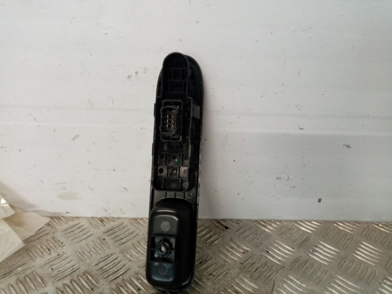 Recambio de maneta elevalunas delantera derecha para peugeot 207 sw referencia OEM IAM   