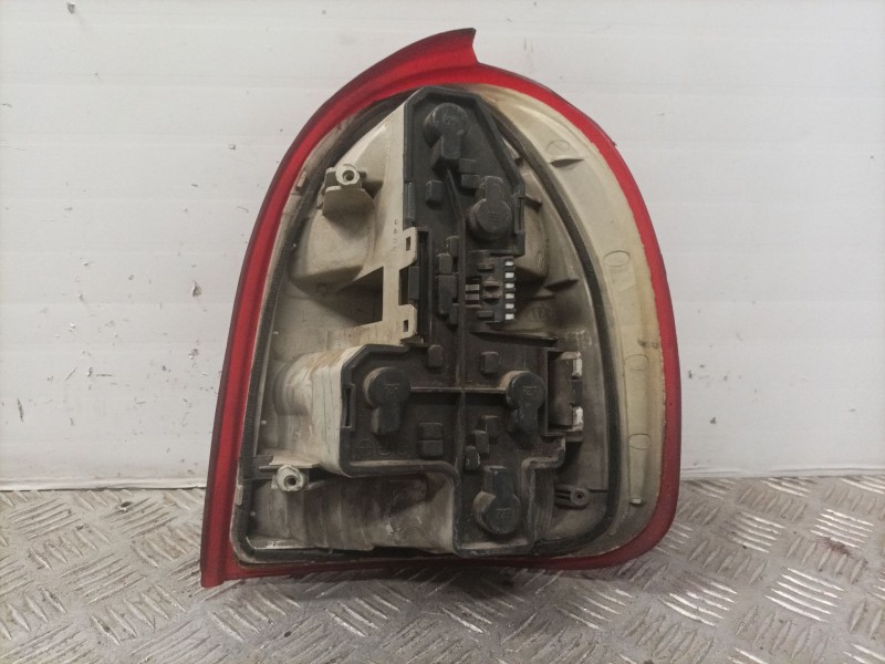 Recambio de piloto trasero izquierdo para opel corsa b referencia OEM IAM   