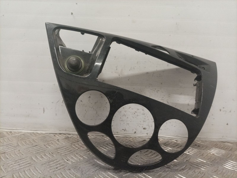 Recambio de mascara central de salpicadero para ford focus berlina (cak) trend referencia OEM IAM 2M5XA047A04A  