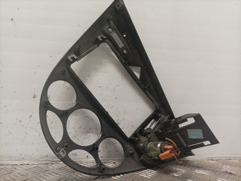 Recambio de mascara central de salpicadero para ford focus berlina (cak) trend referencia OEM IAM 2M5XA047A04A  