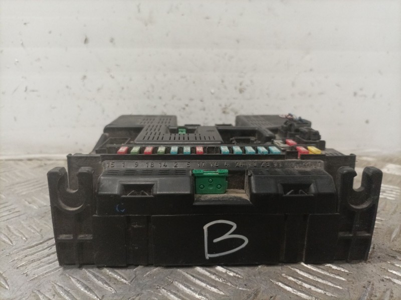 Recambio de caja reles / fusibles para peugeot 307 berlina (s2) d-sign referencia OEM IAM 2697004  