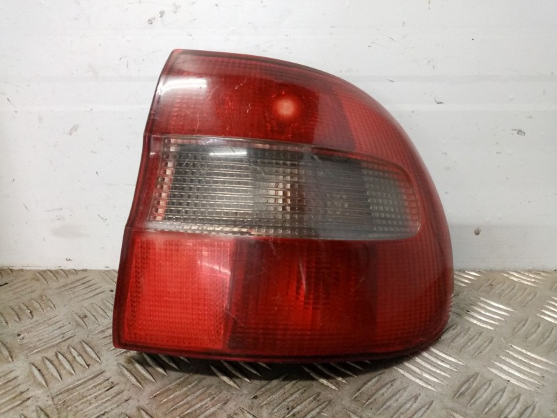 Recambio de piloto trasero derecho para volvo v40 familiar referencia OEM IAM   