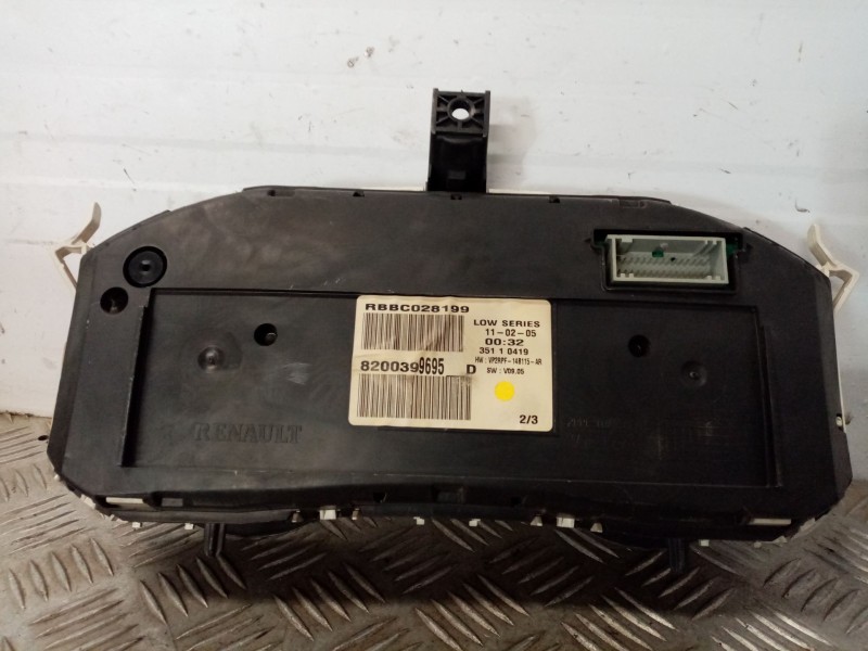 Recambio de cuadro instrumentos para renault megane ii berlina 5p referencia OEM IAM 8200399695  