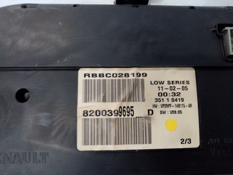 Recambio de cuadro instrumentos para renault megane ii berlina 5p referencia OEM IAM 8200399695  