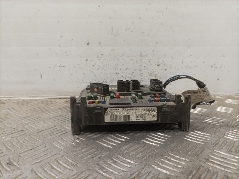 Recambio de caja reles / fusibles para peugeot 206 berlina referencia OEM IAM 9646777380 S118085210E 