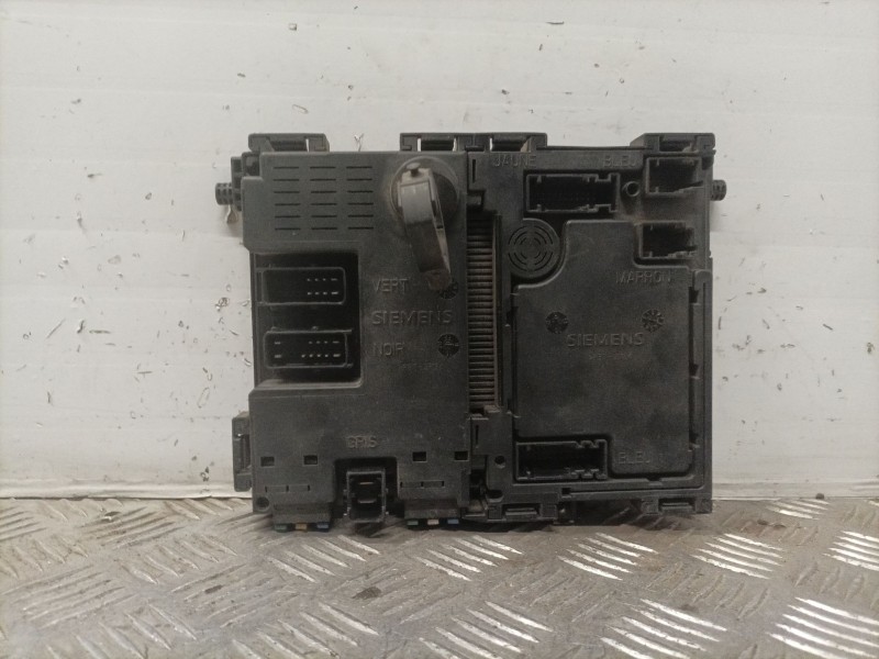 Recambio de caja reles / fusibles para peugeot 206 berlina referencia OEM IAM 962646088003 S105872300 