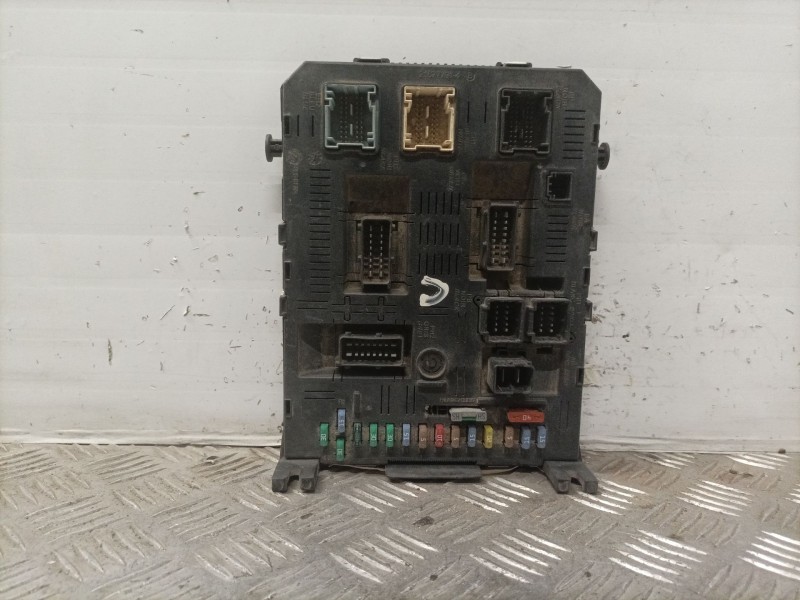 Recambio de caja reles / fusibles para peugeot 307 (s1) referencia OEM IAM BOOT216760315B HARB281133468A 