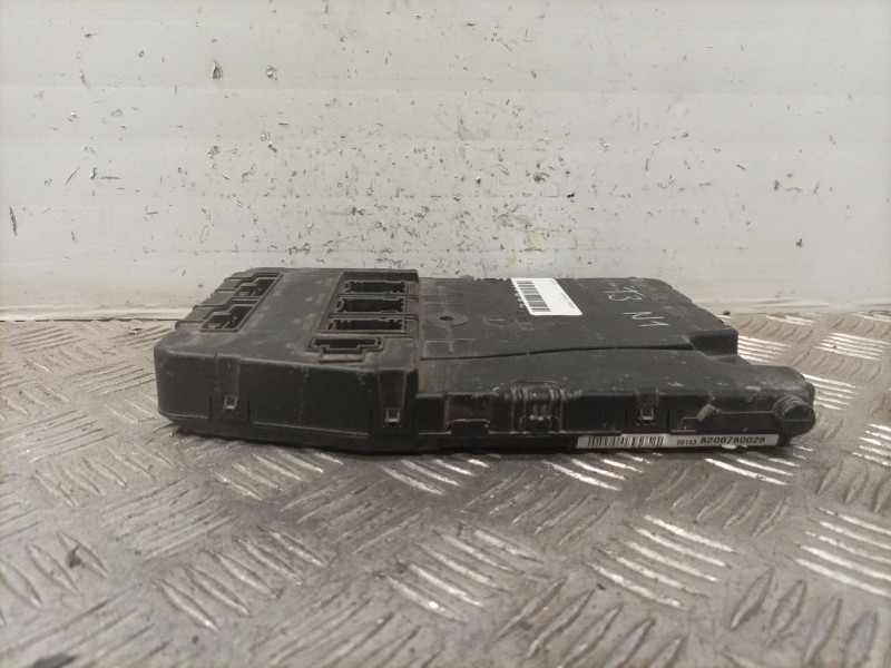 Recambio de caja reles / fusibles para renault scenic ii referencia OEM IAM 8200780028 U118400340J 