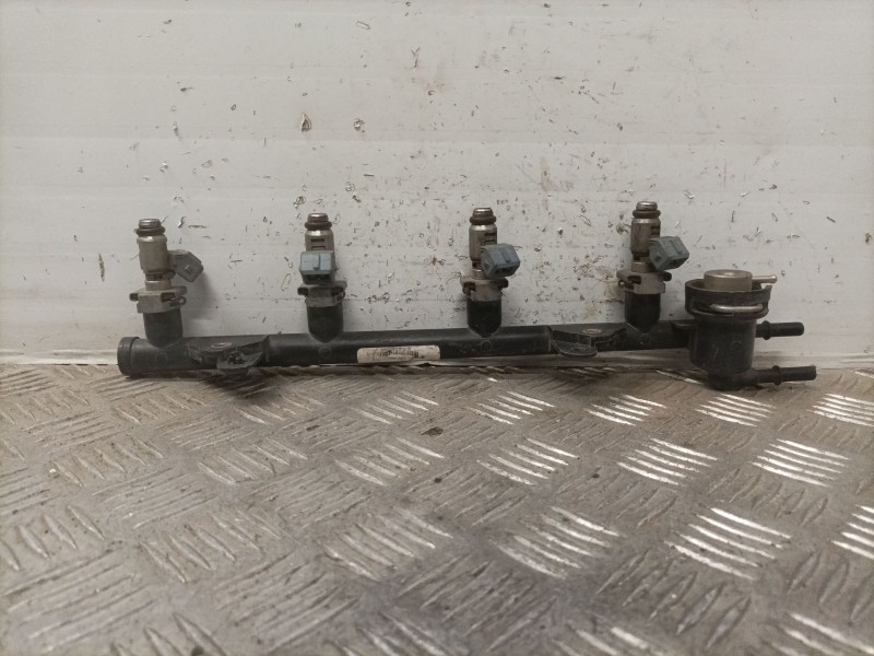 Recambio de rampa inyectora para ford fiesta berlina valore referencia OEM IAM 6308140598  