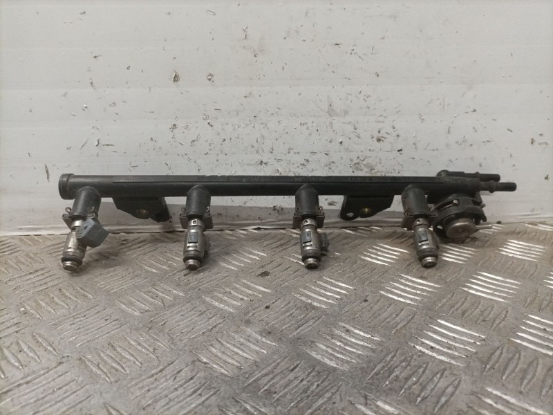 Recambio de rampa inyectora para ford fiesta berlina valore referencia OEM IAM 6308140598  