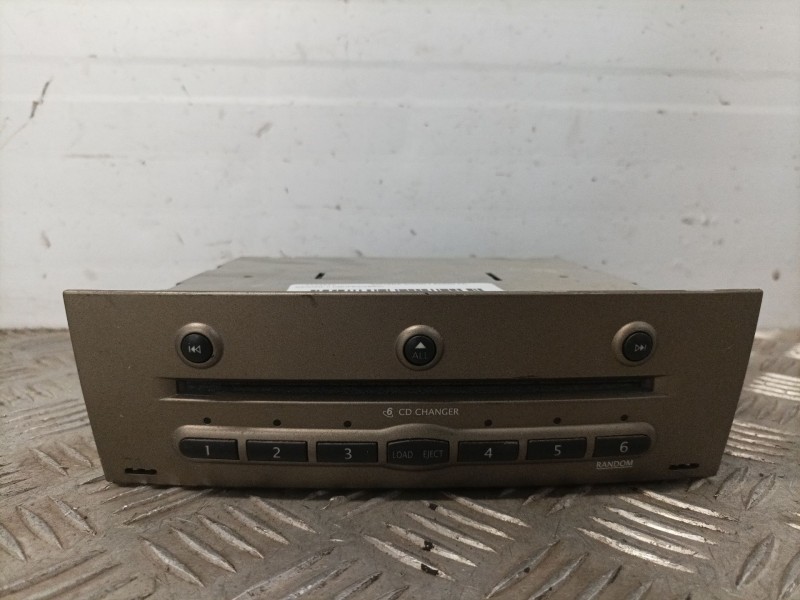 Recambio de sistema audio / radio cd para renault megane ii coupe/cabrio referencia OEM IAM 8200505121A  