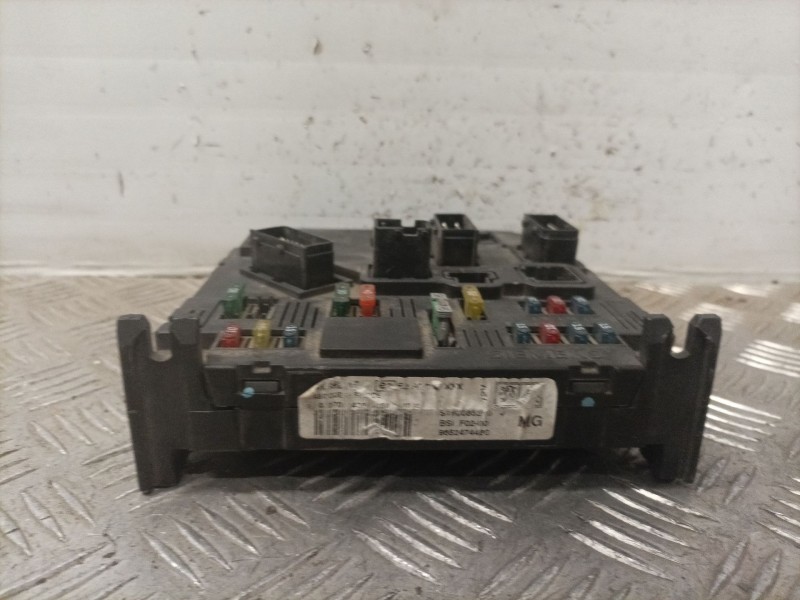 Recambio de caja reles / fusibles para citroen c3 referencia OEM IAM 9652474480 S118085200J 