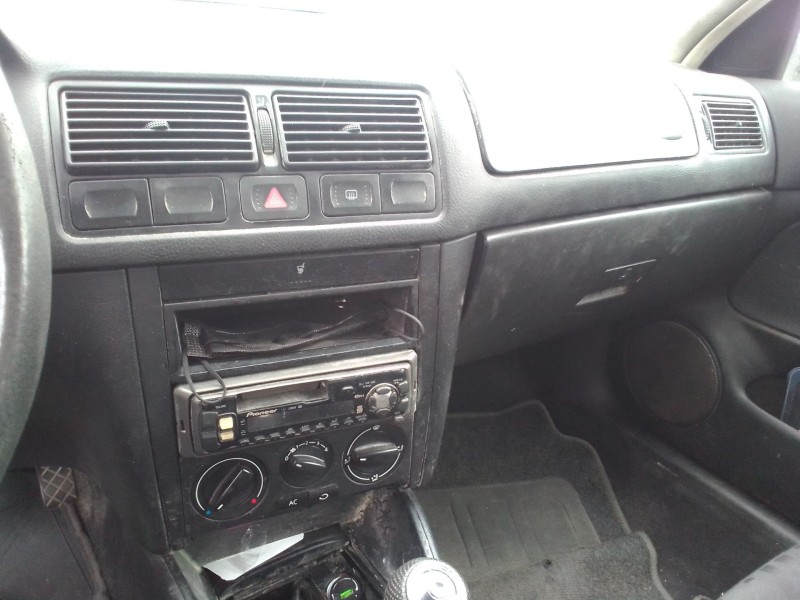 volkswagen golf iv berlina (1j1) del año 1997