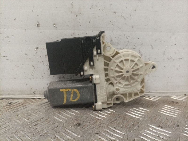 Recambio de elevalunas trasero derecho para volkswagen bora berlina (1j2) conceptline referencia OEM IAM 1J5839462A  