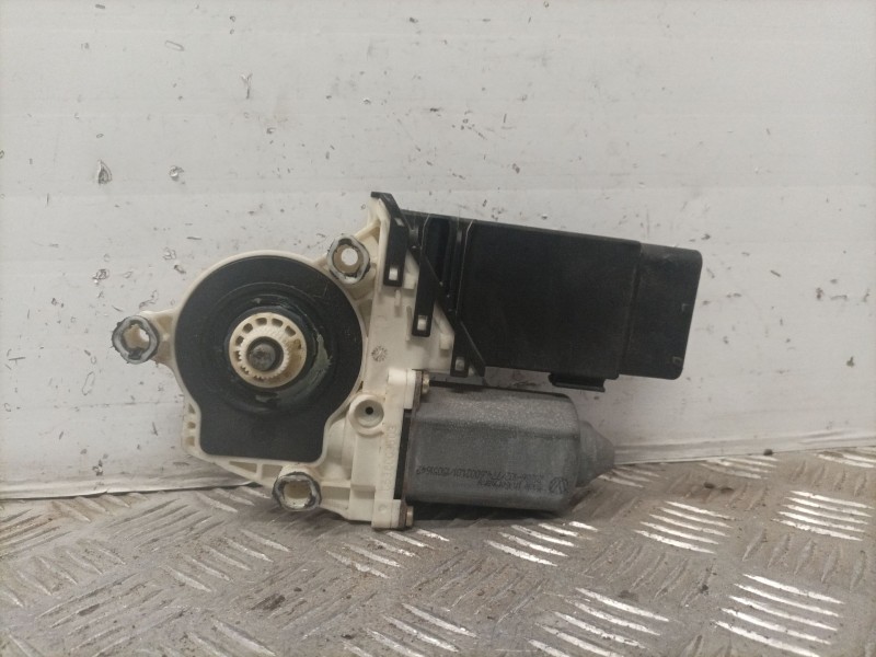 Recambio de elevalunas delantero derecho para volkswagen bora berlina (1j2) conceptline referencia OEM IAM 1J4837462H  