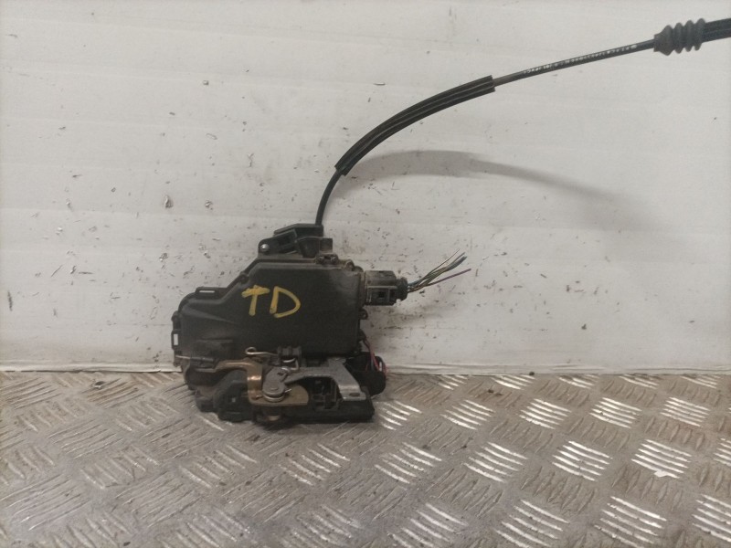 Recambio de cerradura puerta trasera derecha para volkswagen bora berlina (1j2) conceptline referencia OEM IAM 3B4839016AL  